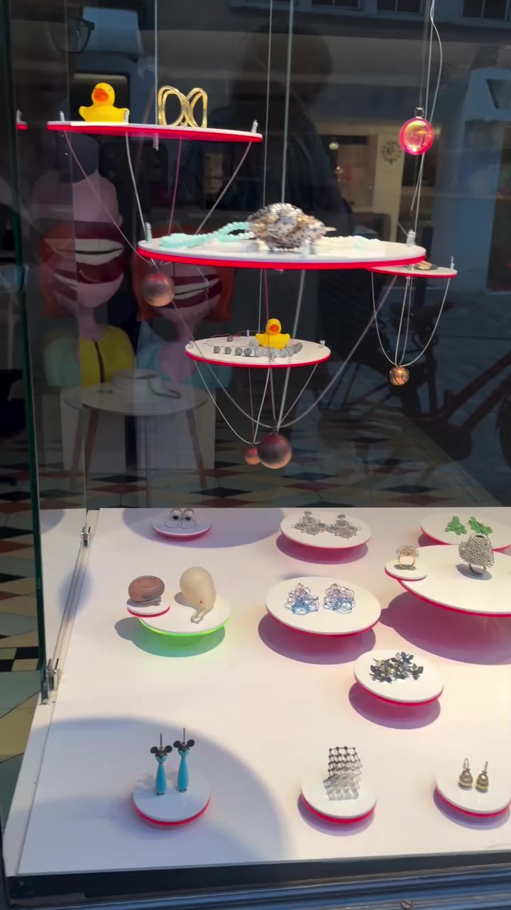 New window at Friends of Carlotta – featuring lots of irresistible beauties…
