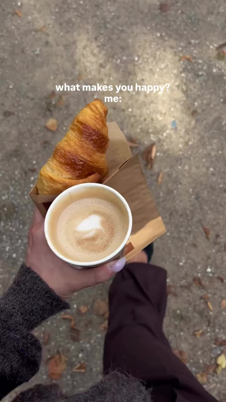 Coffee, croissant and a cute outfit 🤎 #relatable #autumnmood #frenchstyle…
