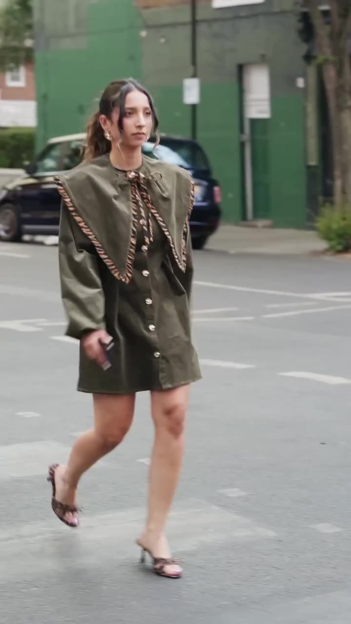 Spotted on @laraskrause. The kind of dress that makes Monday feel a little…