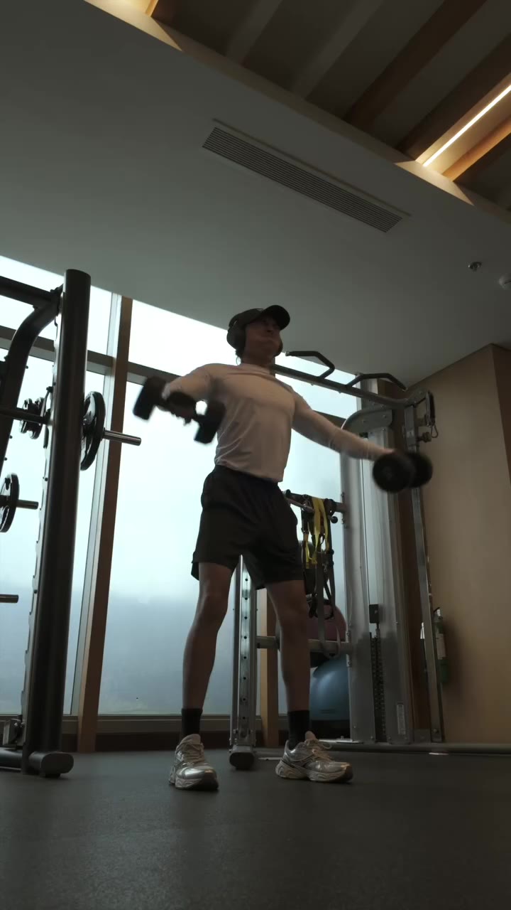I almost didn't go, but I'm glad I didn't skip my Shoulder day 🫝…