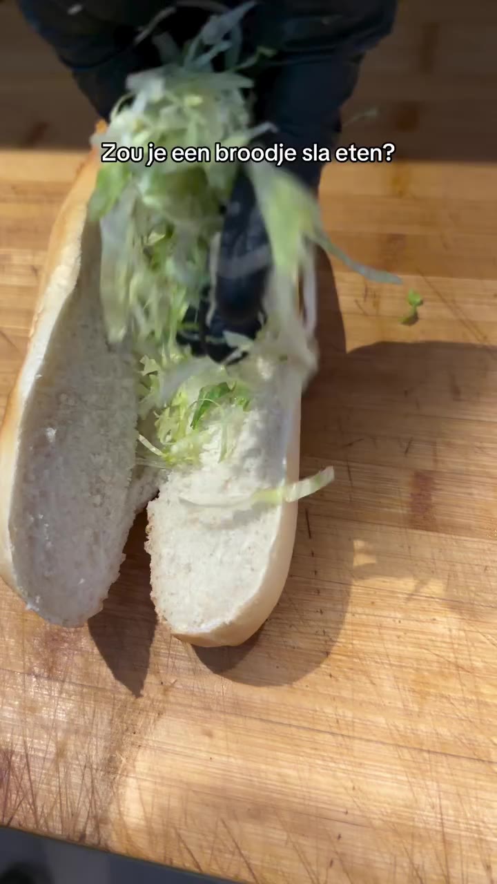 Iemand een broodje sla? 🤣