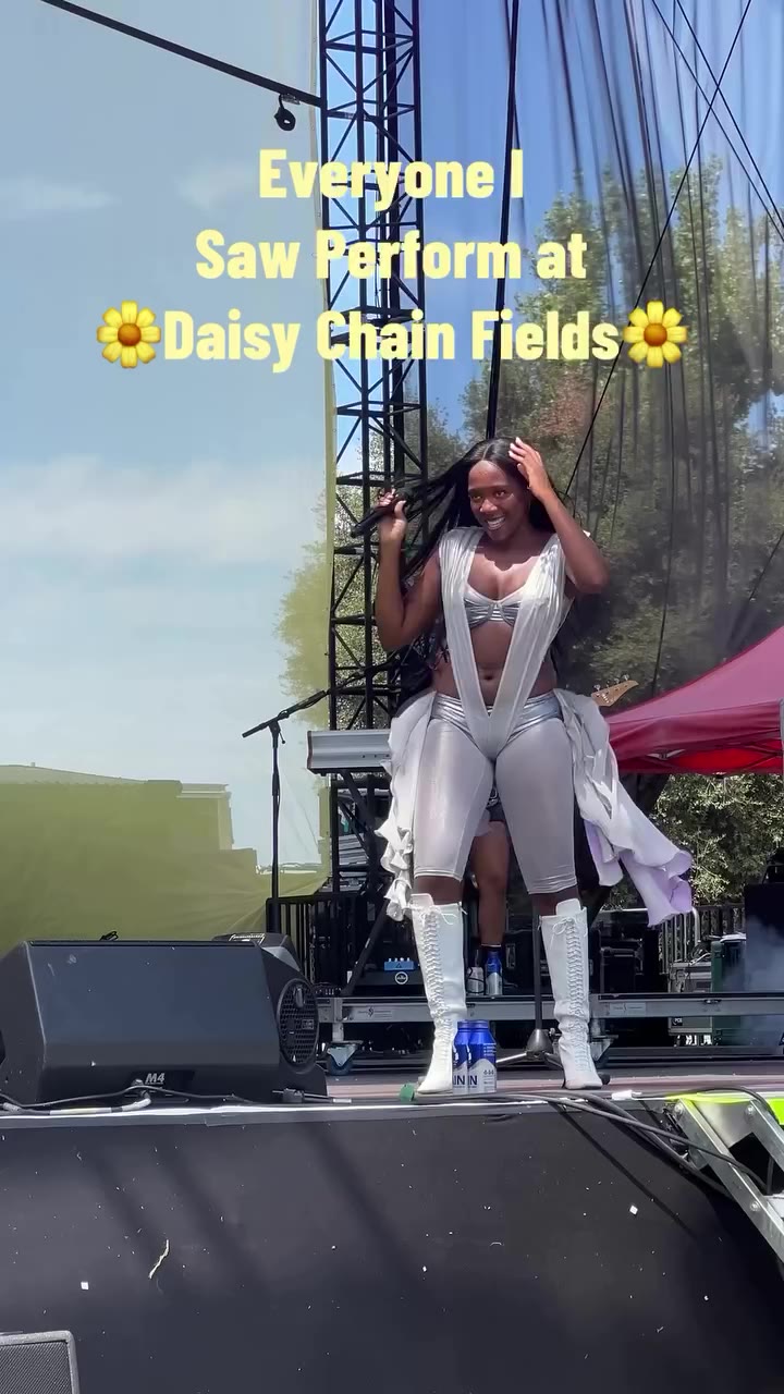 Had a truly iconic time with @hm at @daisychainfields 🫶🏾🌼🙂‍↕️