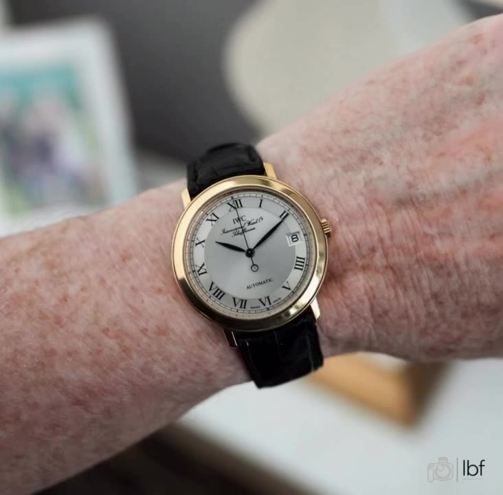 A neo-vintage IWC Romain Date for dressier occasions. 🖤🖤🖤