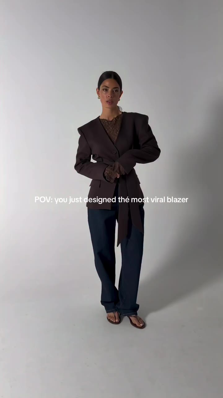 JULYA BLAZER // Meet the blazer of the moment. Tailored, feminine and defined…