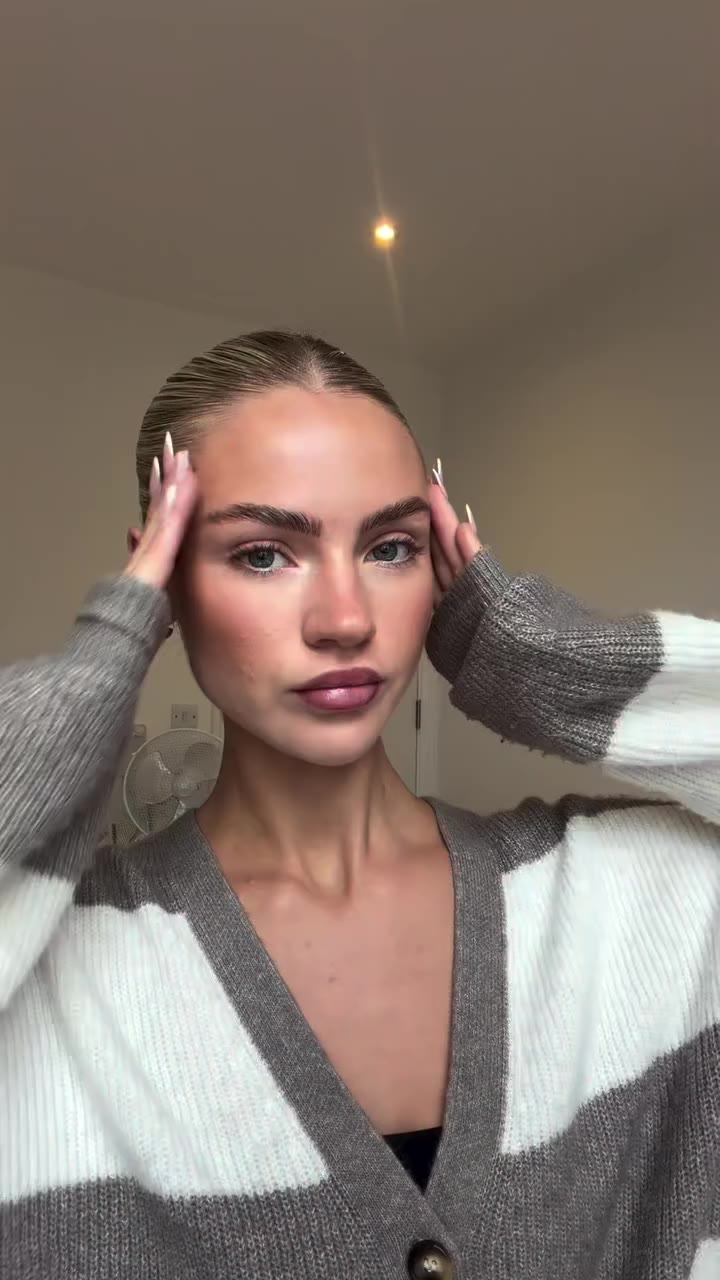 My everyday autumnal toasty makeup xxx Products: @medicube_global_official…