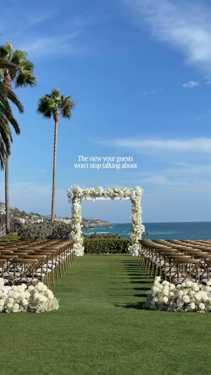 When the view is the focal point of your ceremony 🌊🐚 Planner @delaplanning…