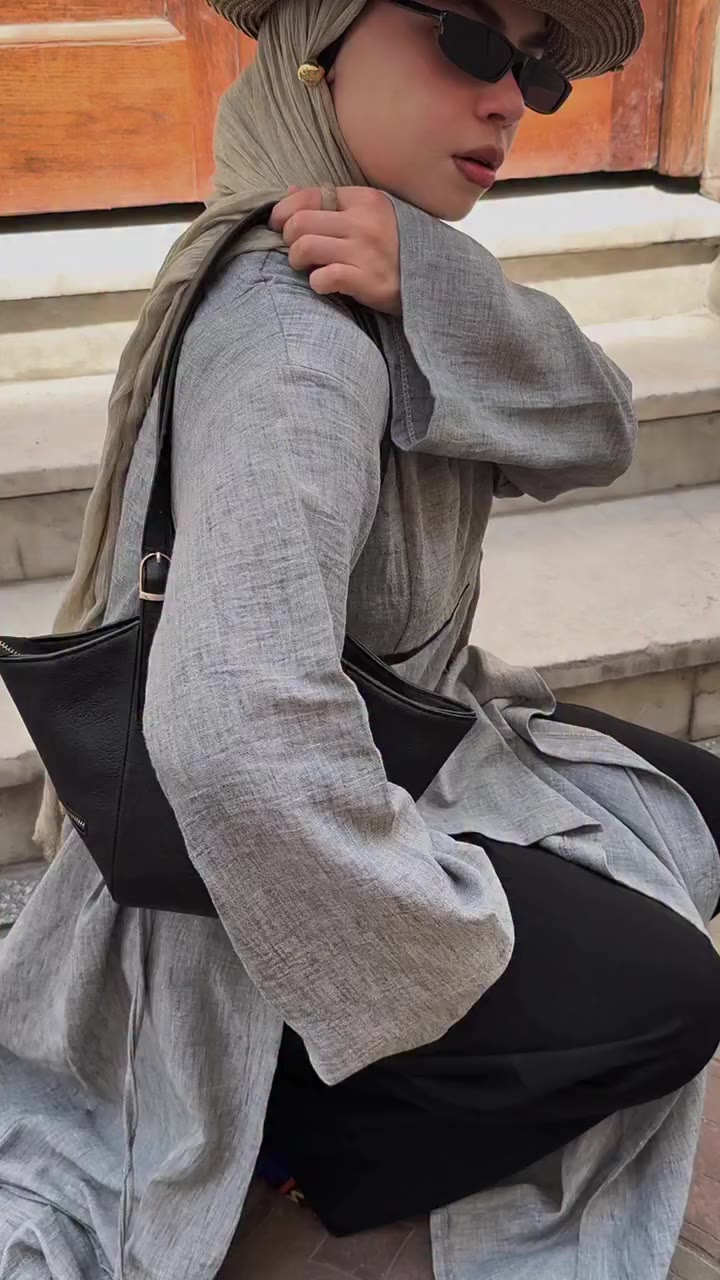 Elegance you can carry anywhere.🖤
