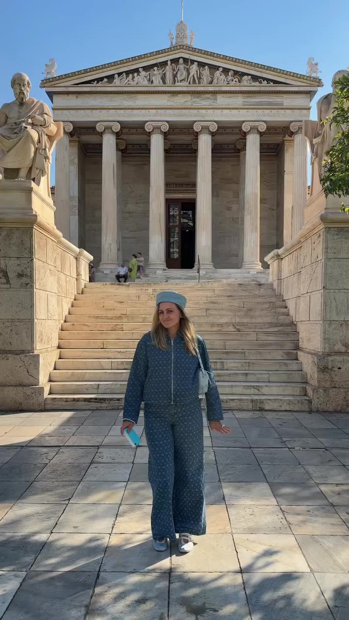 ΑΘΗΝΑ, ΦΤΑΣΑΜΕ! 🇬🇷 Η νέα συλλογή βρίσκεται επίσημα στις βαλίτσες μας, έτοιμη…