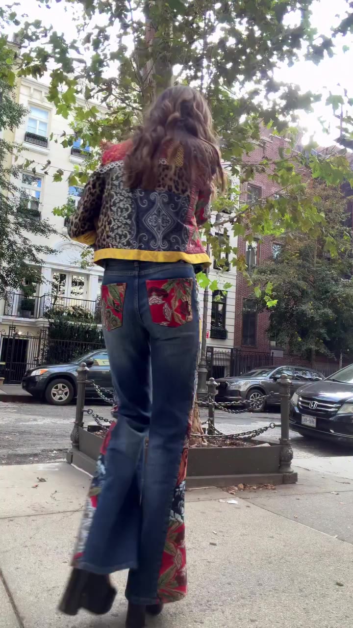 HAPPY @aliceandolivia DAY!!!! #nyfw #aliceandolivianyfw #aliceandoliviajeans…