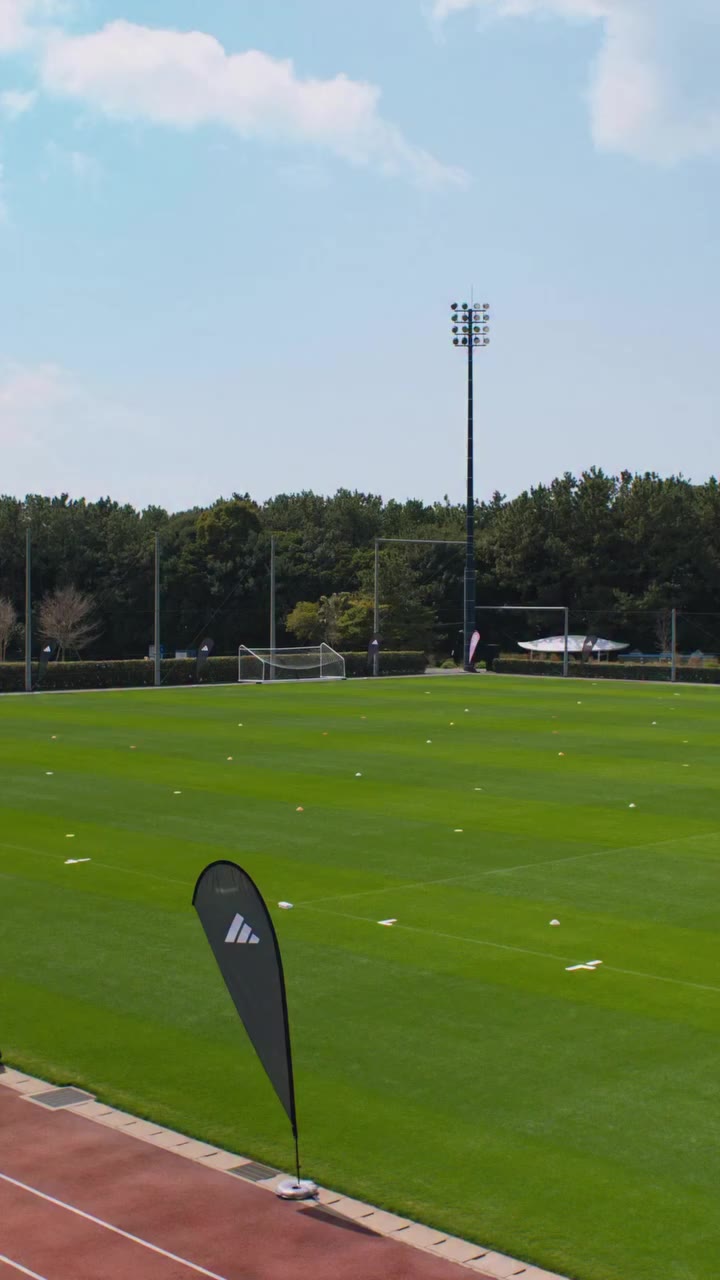 アディダス・JFA 共同プロジェクト HER TEAMの活動をまとめたスペシャルフィルムを公開。フィルムでは元サッカー女子日本代表の宮間あや、岩渕真奈も登場。…