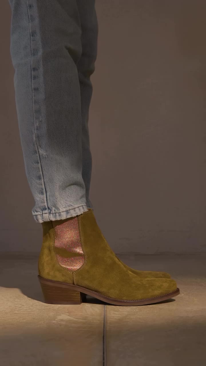 Step into the new season with a Western state of mind. Our signature cowboy…