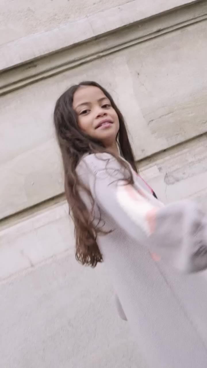This autumn, Chloé girls take to the streets of Paris, wrapped in the fluid…