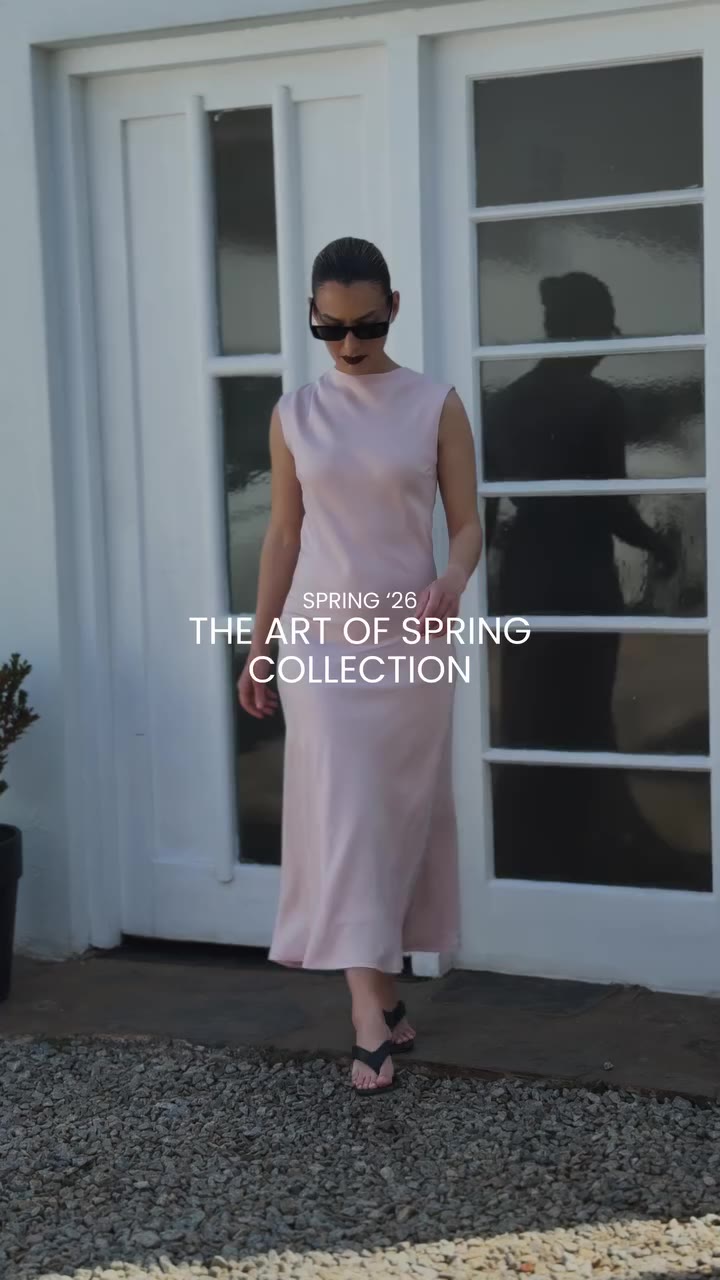 We believe a considered wardrobe doesn't change entirely with the seasons. It…