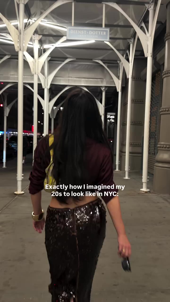 Me on a random Tuesday at 2pm💃🏻🫒🤍🗽 #nyfw #nycfashion #fashionweek