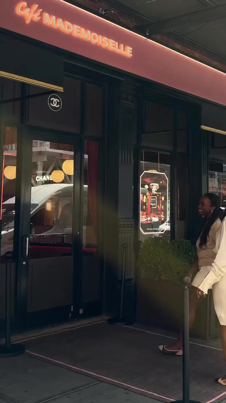 Cou cou! @cocobassey and @kayebassey pop into Café Mademoiselle for a morning…