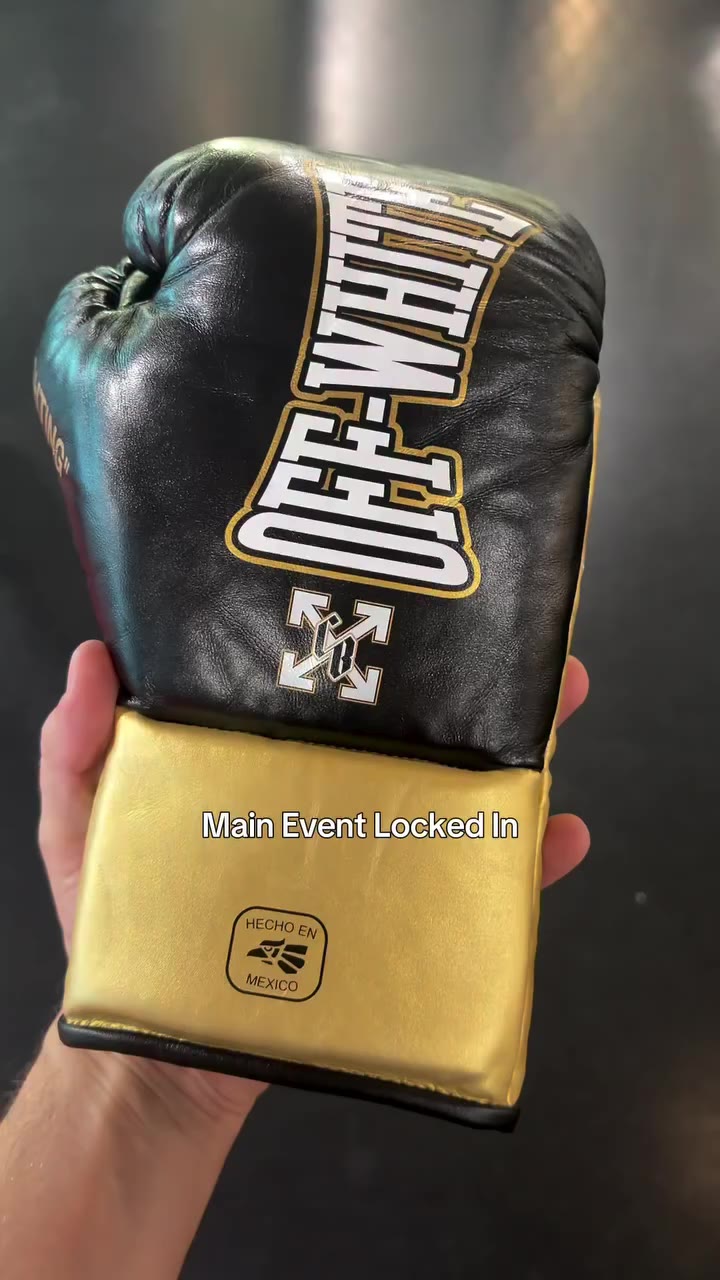 The gloves that’ll do the talking. @kingryan vs. @conorbennofficial…