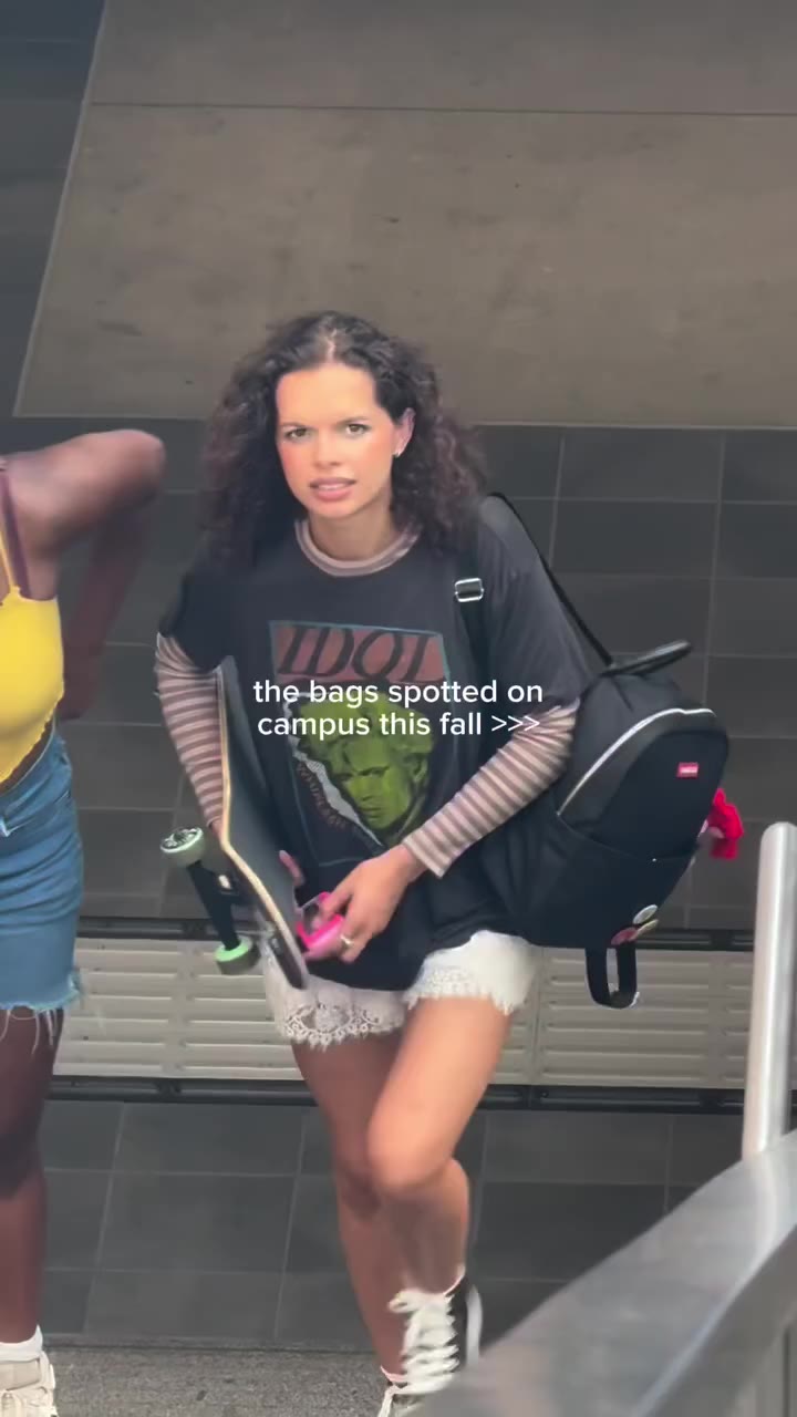 this season, back to school = the perfect oversized bags 🎒