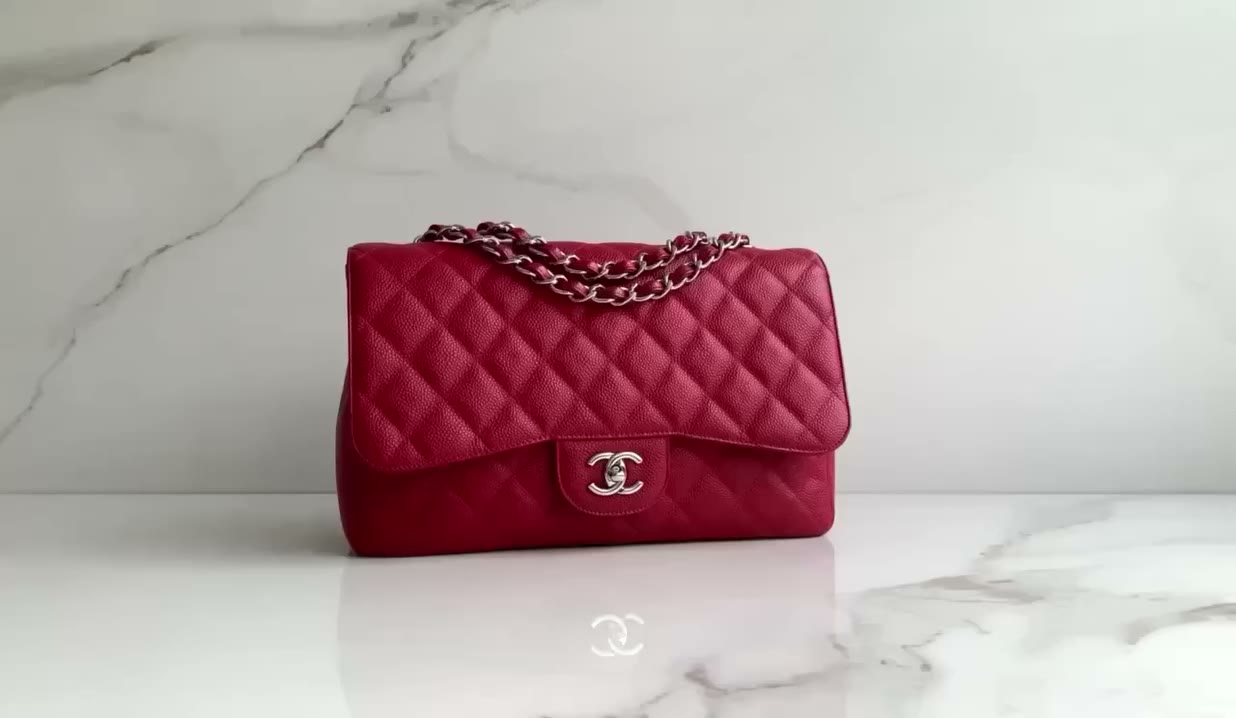 . ❤️ A rare vintage beauty in exceptional condition. This 10C Red Single Flap…