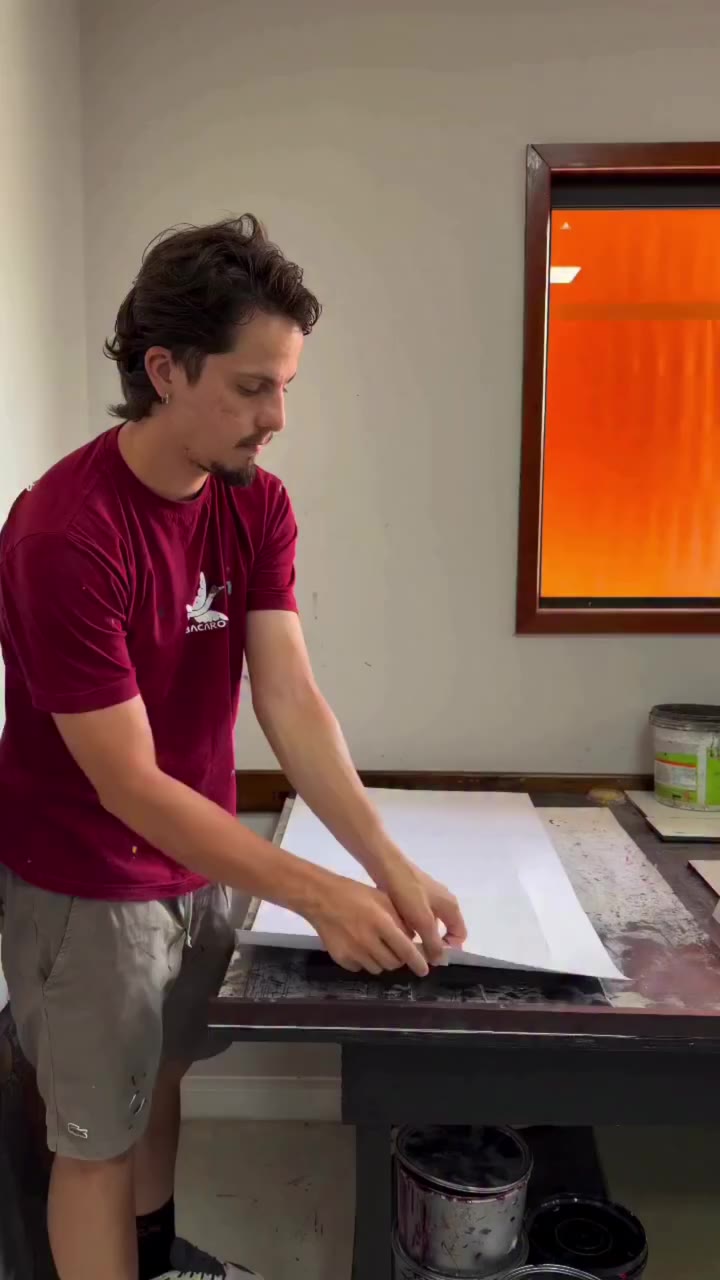Das xilogravuras para a oficina. 💛 Bacaro Borges já está por aqui, e nos dias…