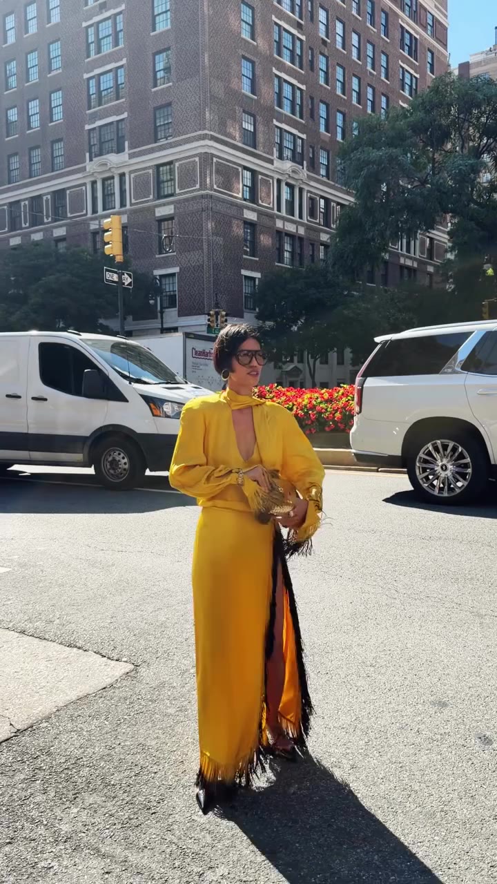 NYFW in motion 💛✨ Dress @rowenroseofficial, bag @newbottega, shoes…