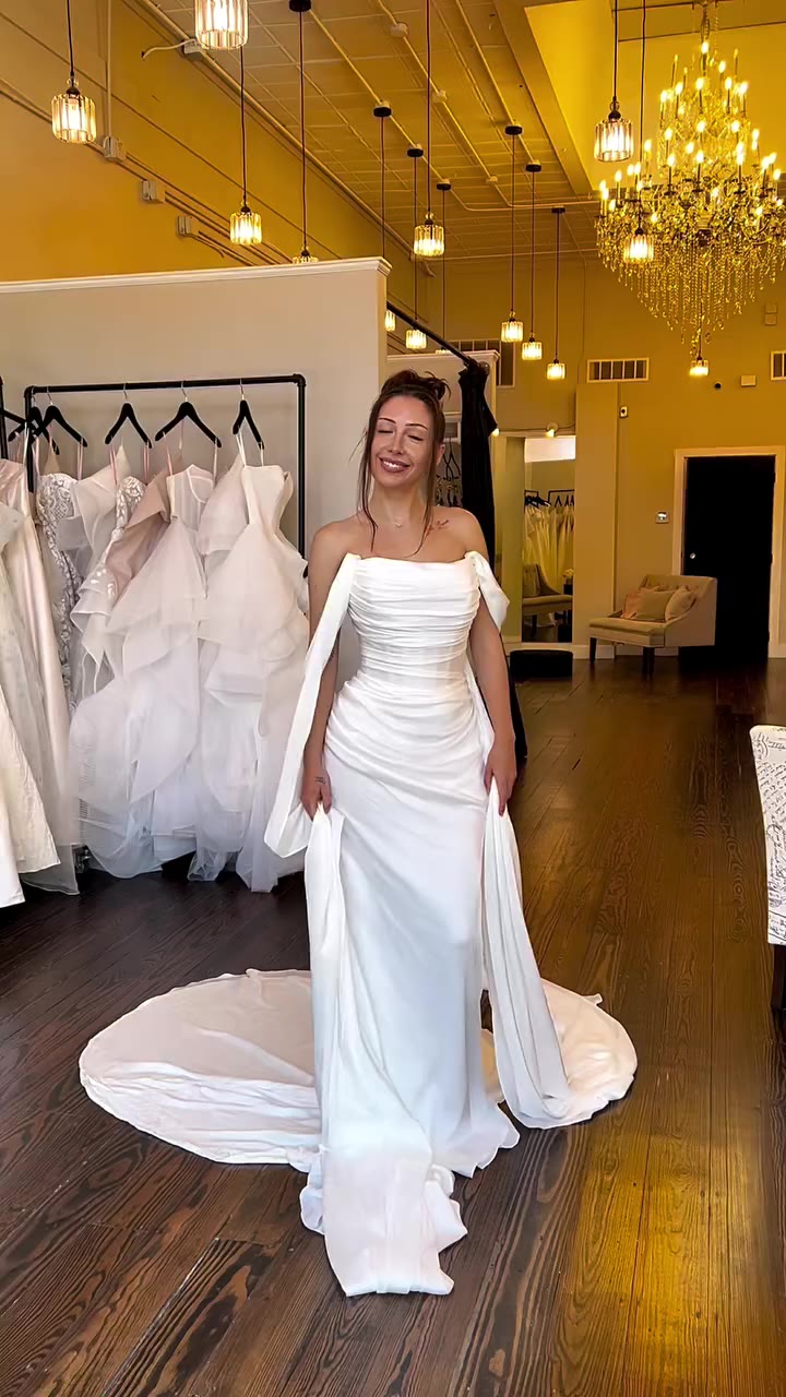 This @danytabet gown 😍 Would you wear her down the aisle?