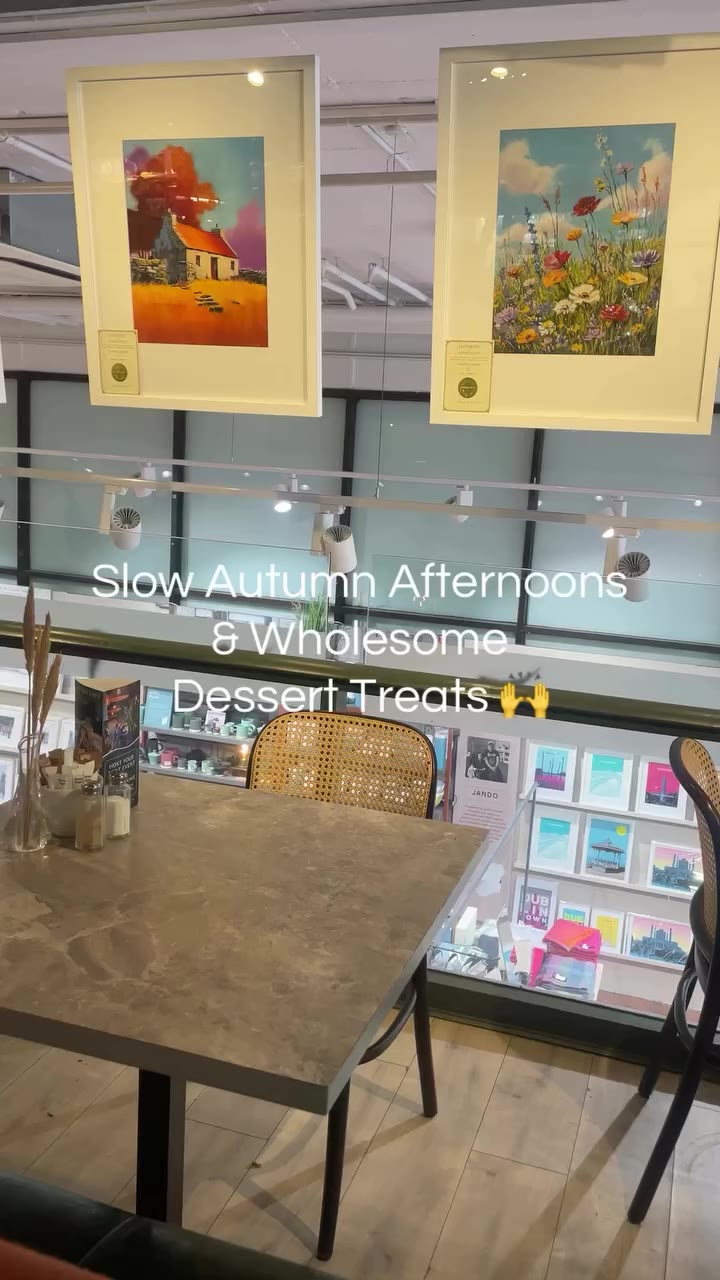 Autumn has arrived 🍁🍂 Slow afternoons at Kilkenny Café with a coffee…