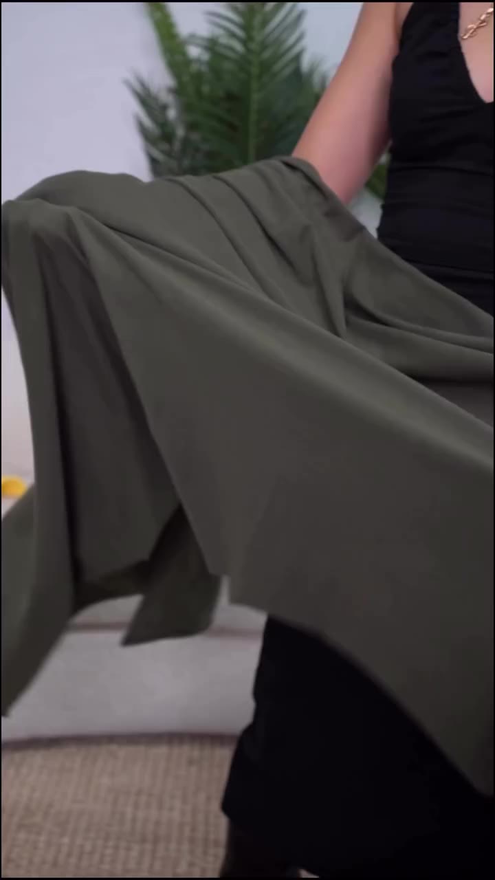 Just one fabric that stretches, moves and recovers at the same time. Link in bio
