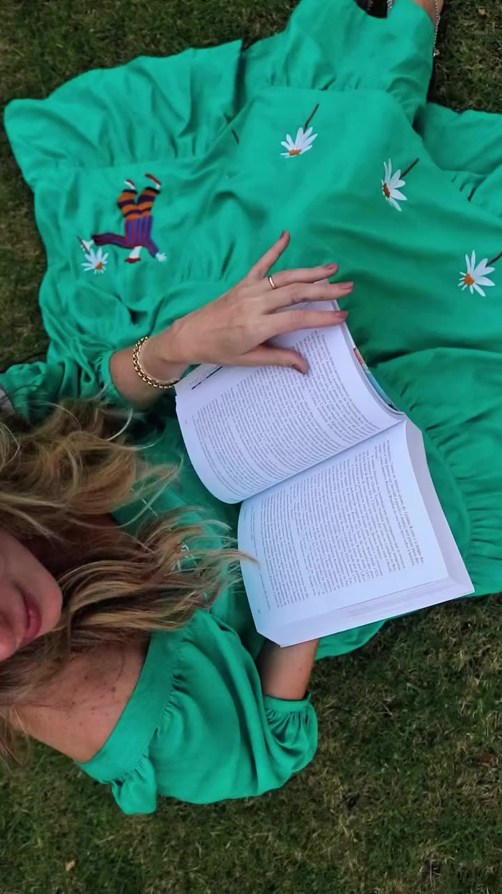 tem Vestido amanda novo na área! 🌿 o amanda bosque chega com bordados…