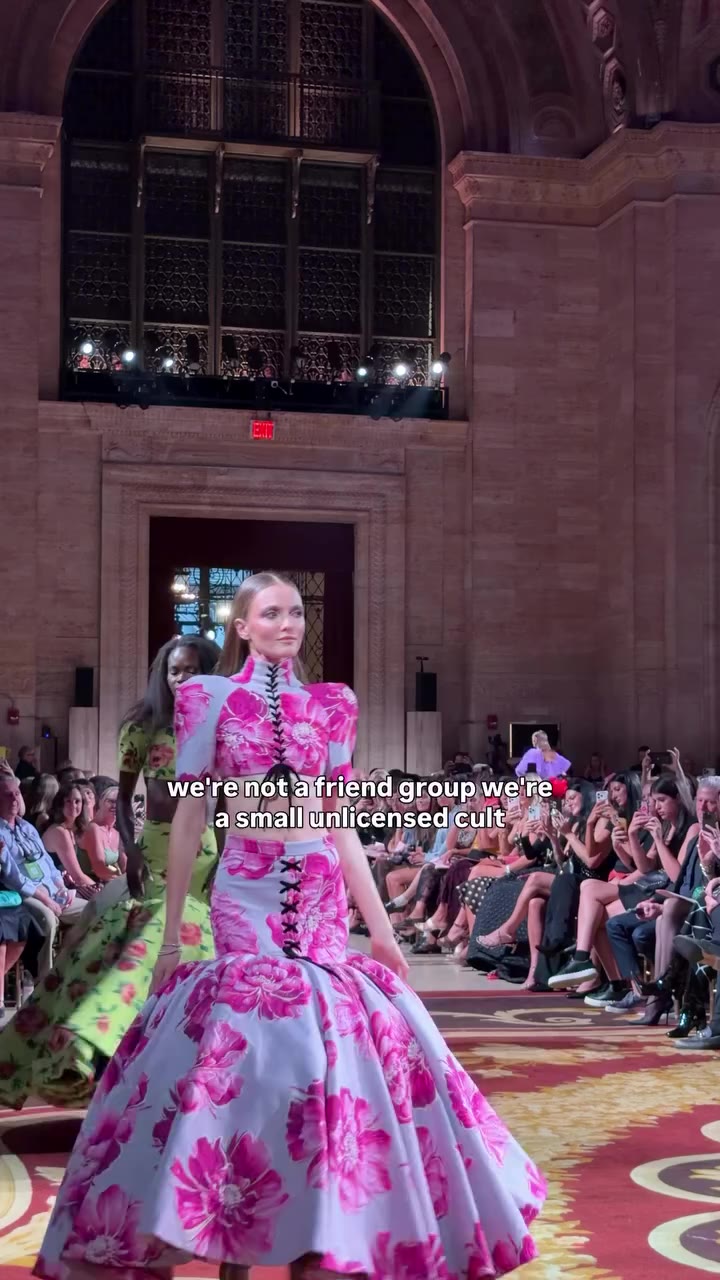 the final look at @csiriano left my jaw on the floor #nyfw #explorepage✨…