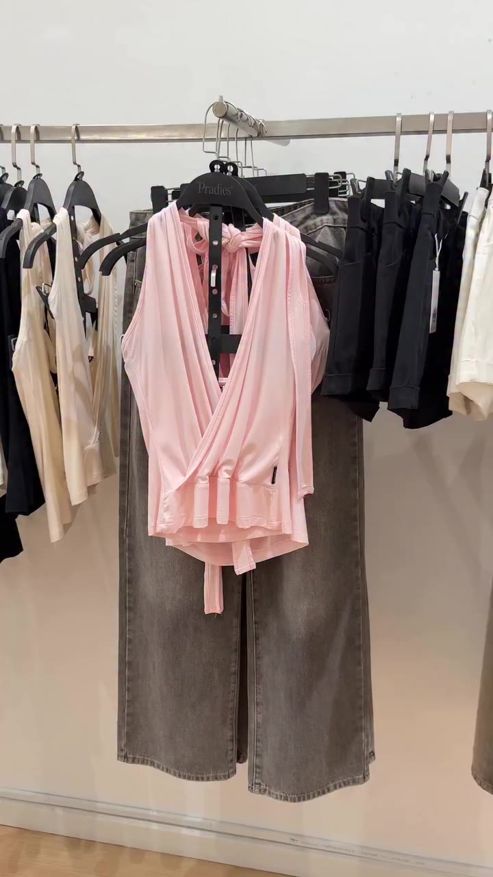 Come by Pradies and discover more sweet pieces 💗