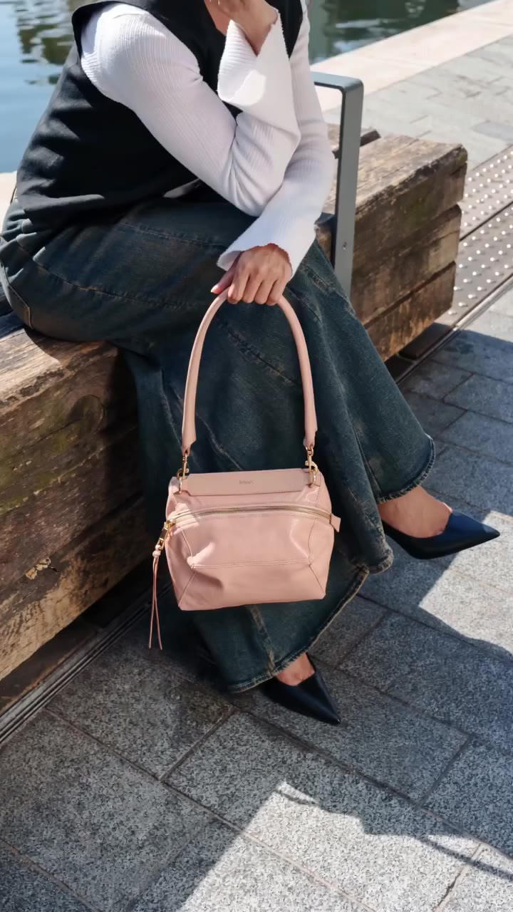 #ALP in pink https://www.rabeanco-rabeanco.com/products/88588-alp-crossbody-clu…