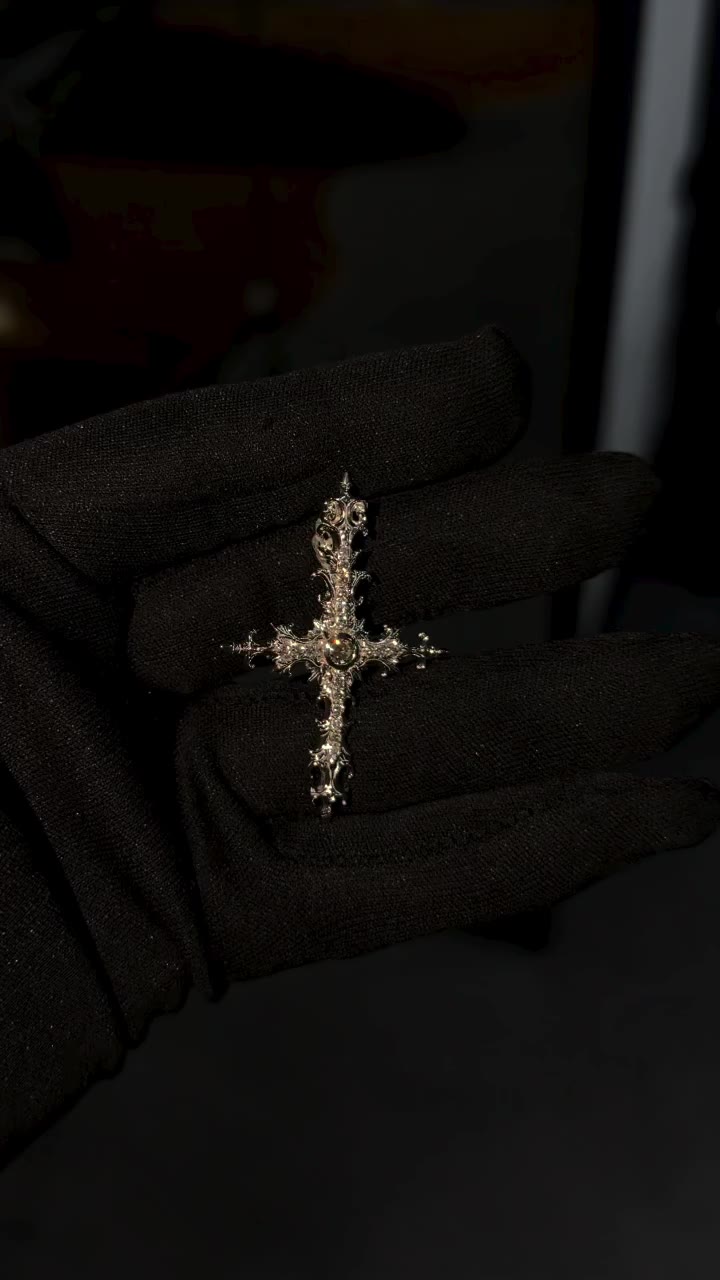 Platinum. Natural Diamonds. A Cross, Reimagined. @royal44k