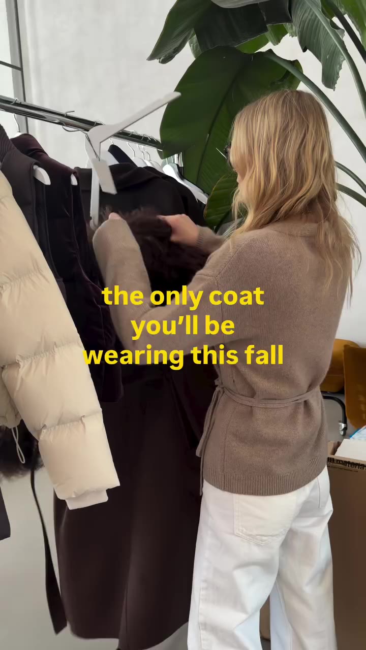 Our Piccadilly coat on repeat 🤎