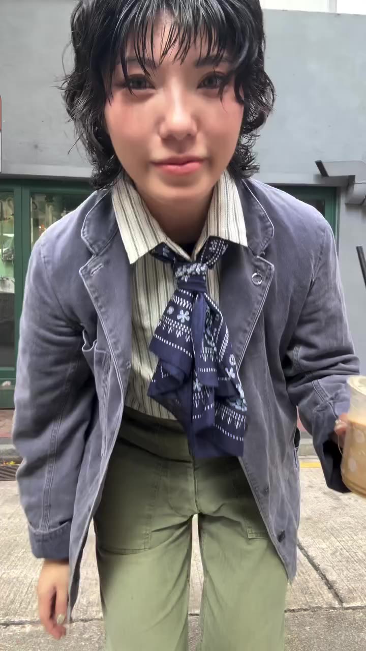 ( *´꒳`*)੭” 初めて動画撮るのって、やっぱり緊張するし気まずいって聞くけど、本当なんだね(´･ω･`) 처음 영상 찍는 건 역시 긴장되고…