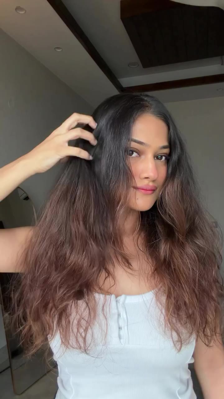 Humidity + frizz? Not on my watch! 💁🏻‍♀️✨ The @cadiveuindia Bye Bye Frizz…