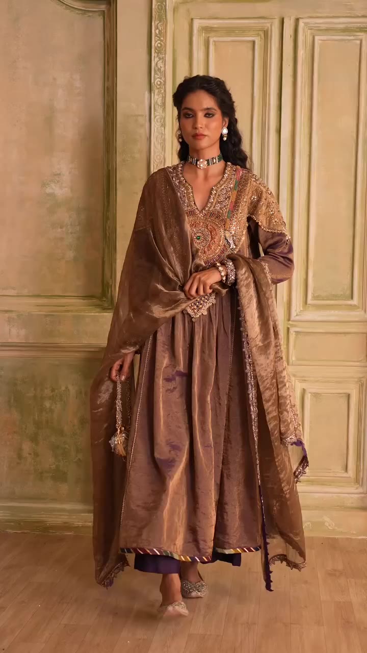 A story of art, craft and timeless elegance. ✨ Kanak kosh-where heritage finds…