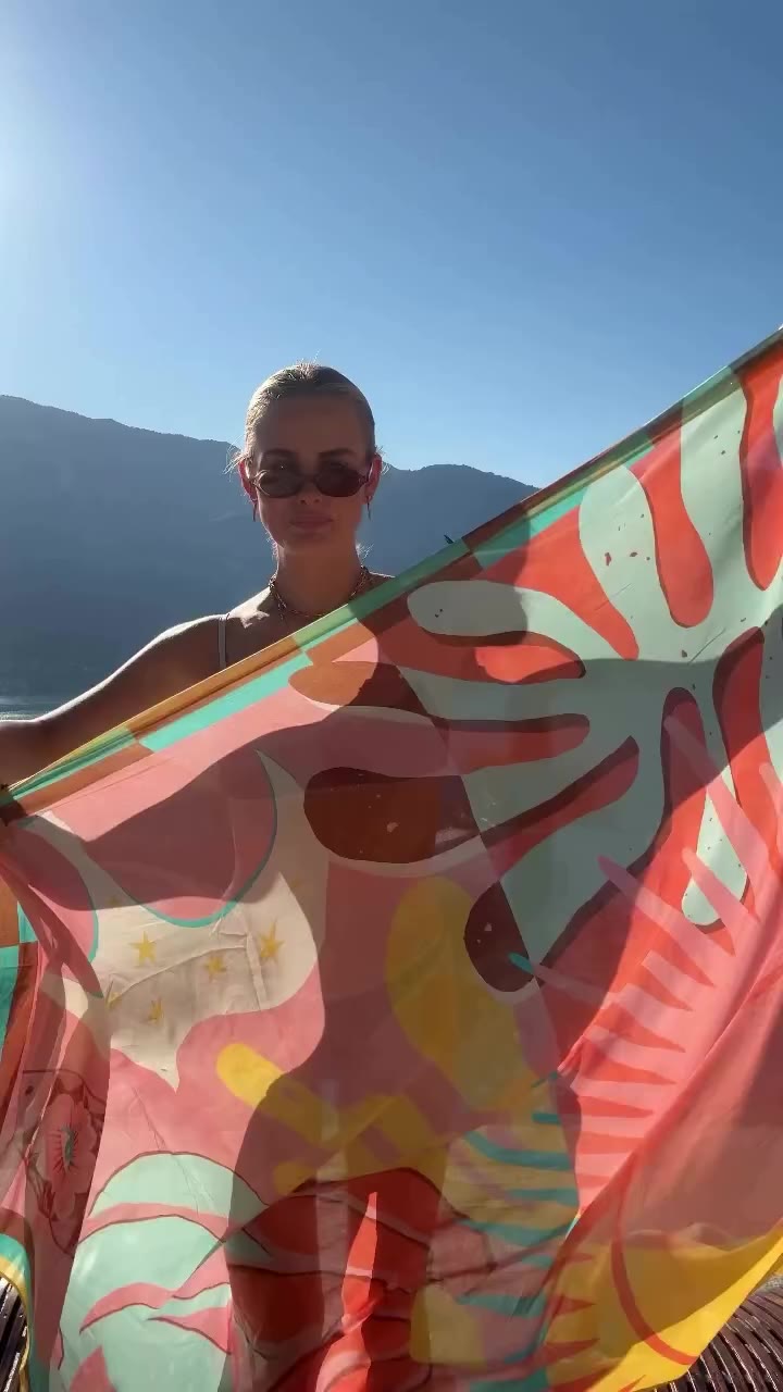 Less ‘vacation outfit’ and more ‘this is just how she lives’. Tropea sarong…