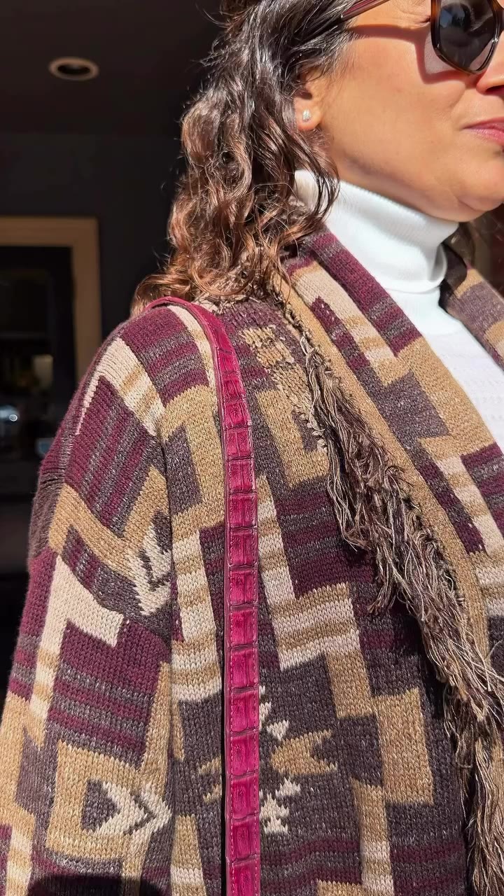 Consider this your fall mood board. 🍂 Rich textures, standout prints…