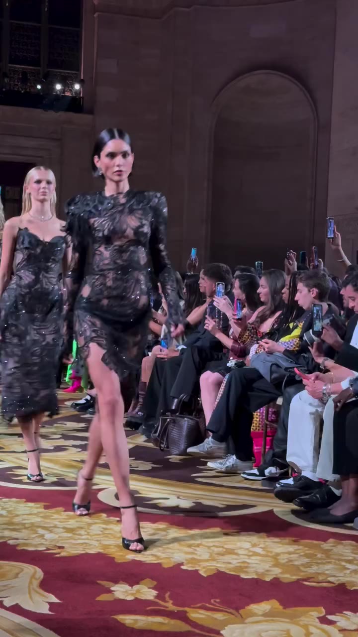 @csiriano SS27 was DIVINE. I loved seeing the whimsical romance of this…