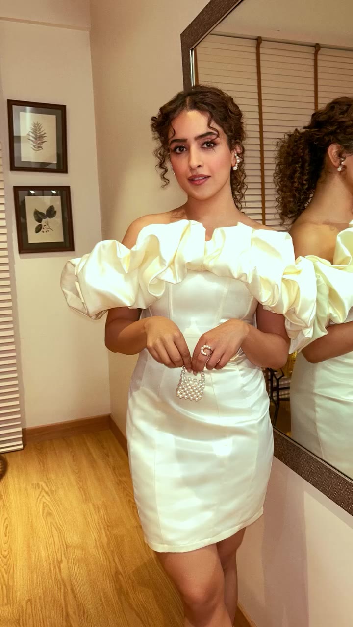 Throwback to the loveliest @sanyamalhotra_ carrying our very noticeable Pixie…