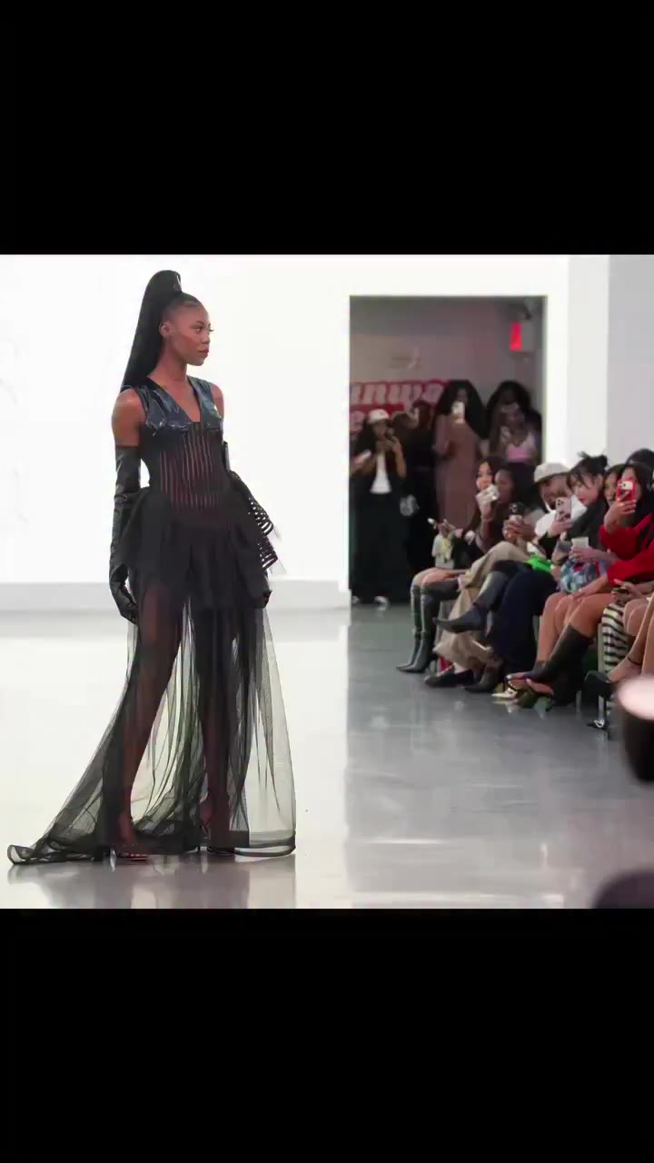 NYFW S/S 27 Designer: @samanthablacknyc Model: @belkispose Agent…