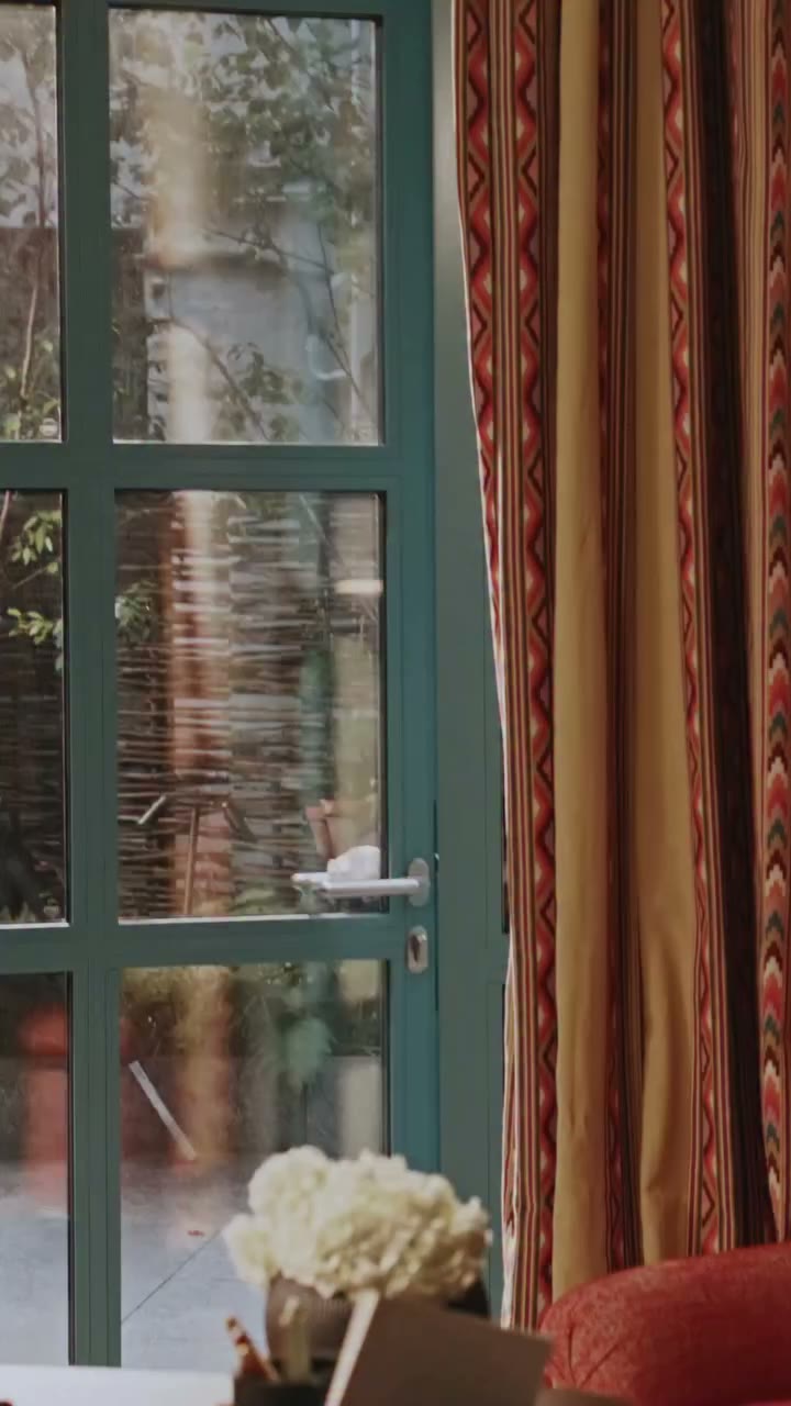 New York sets the pace. Writing gives the pause. @alexandradaddario on writing…