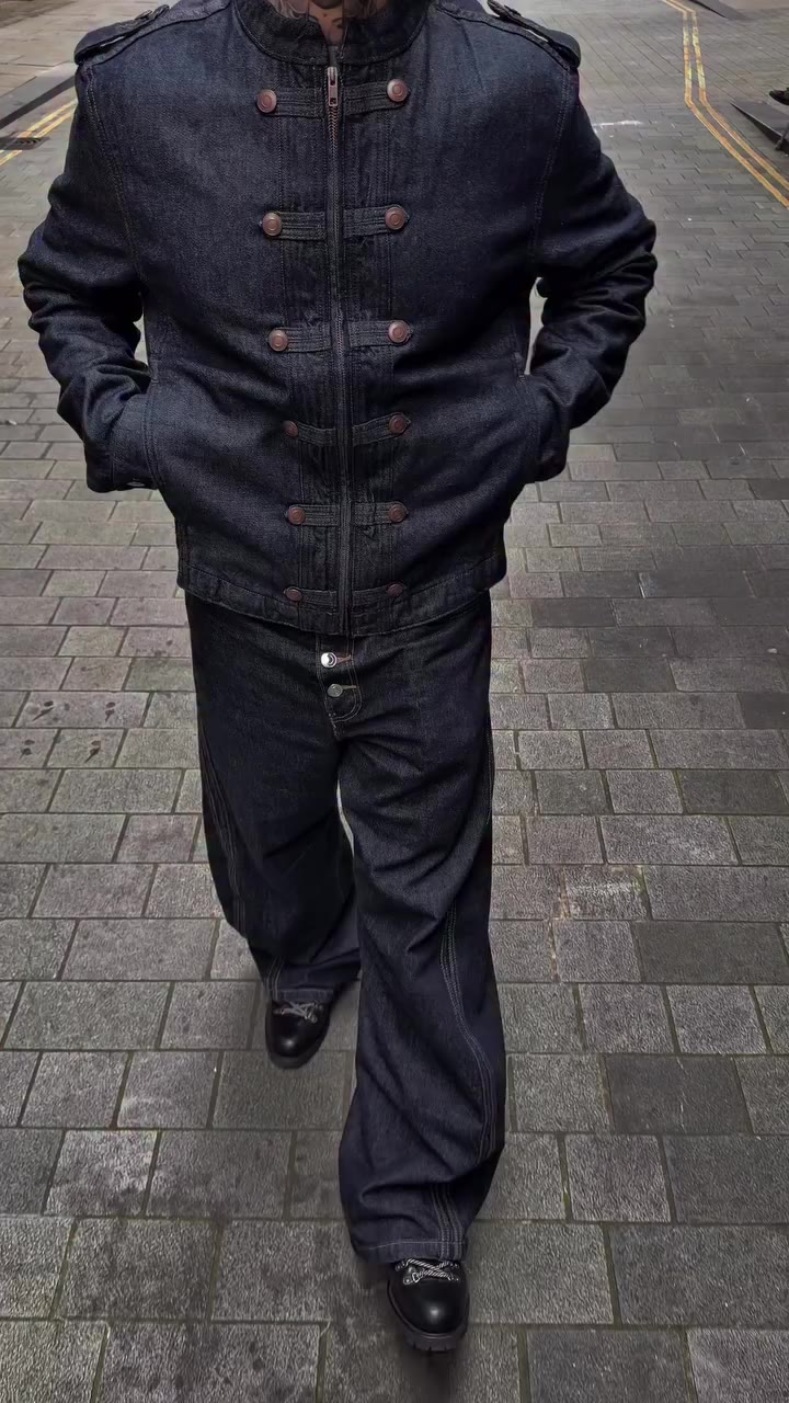 Strutting