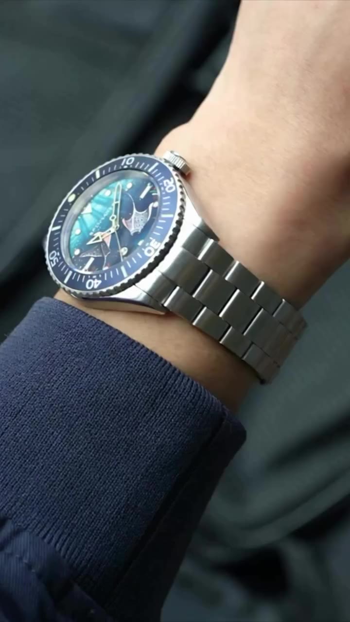 Engineered for the deep. The Manta Edition pairs professional 300M water…