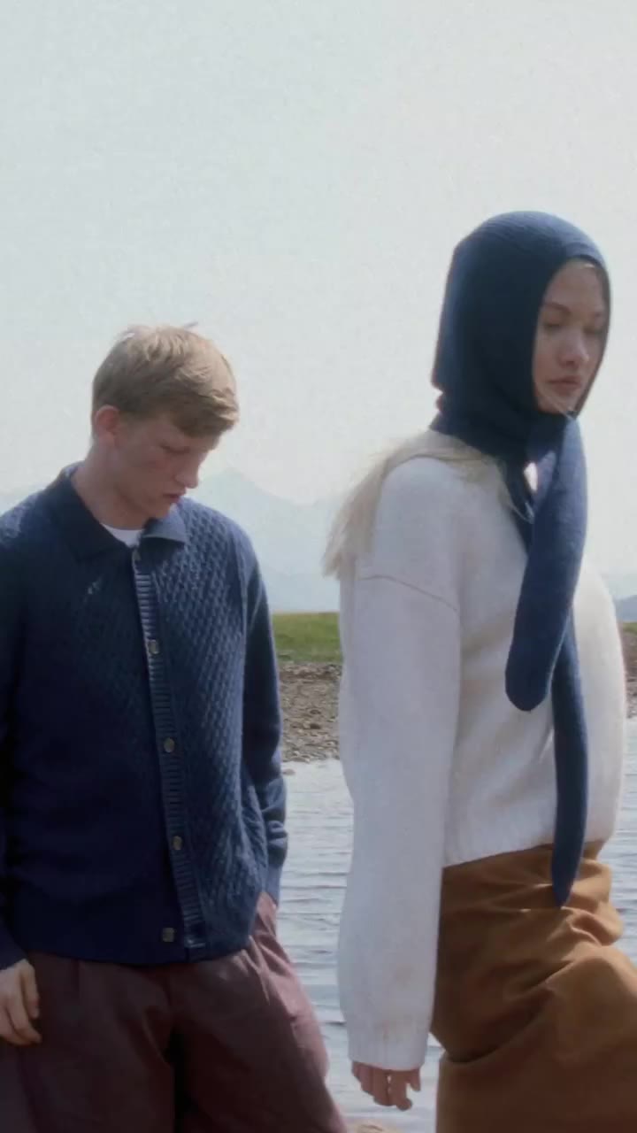 A journey through the Scottish landscape. Cashmere that honours its heritage…