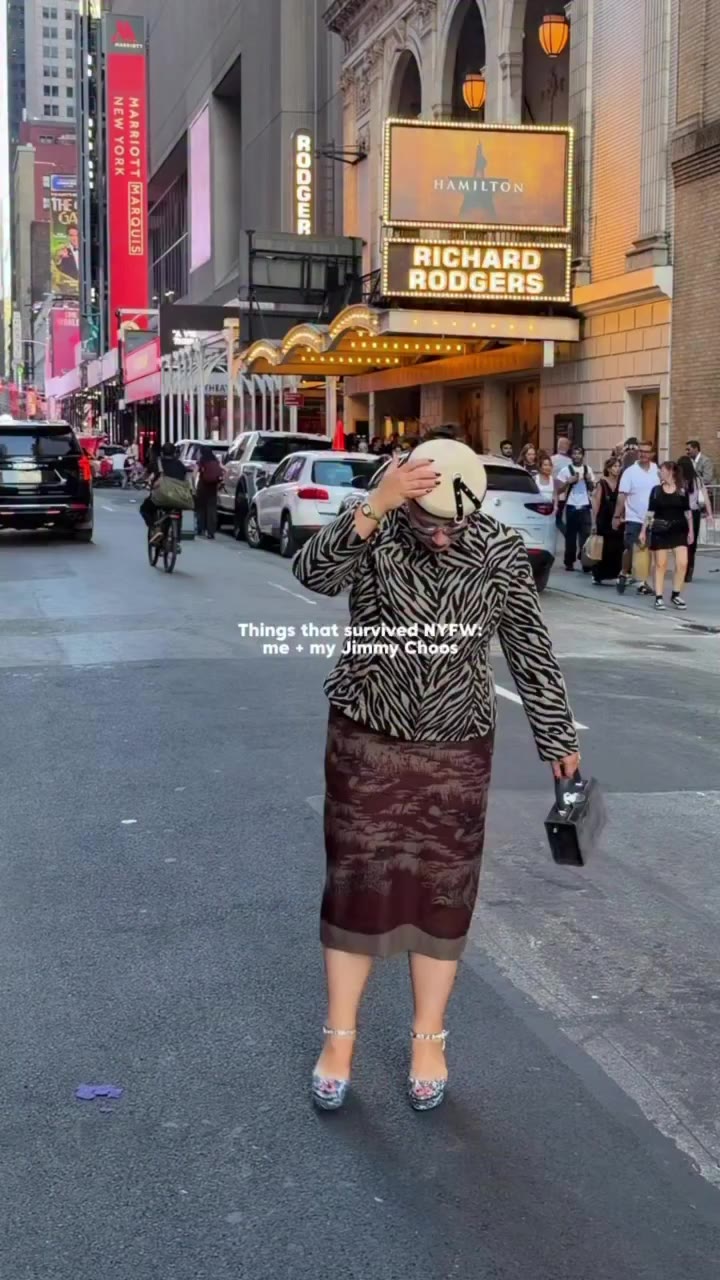 This entire secondhand x plus-size nyfw brought to you by @thredup +…