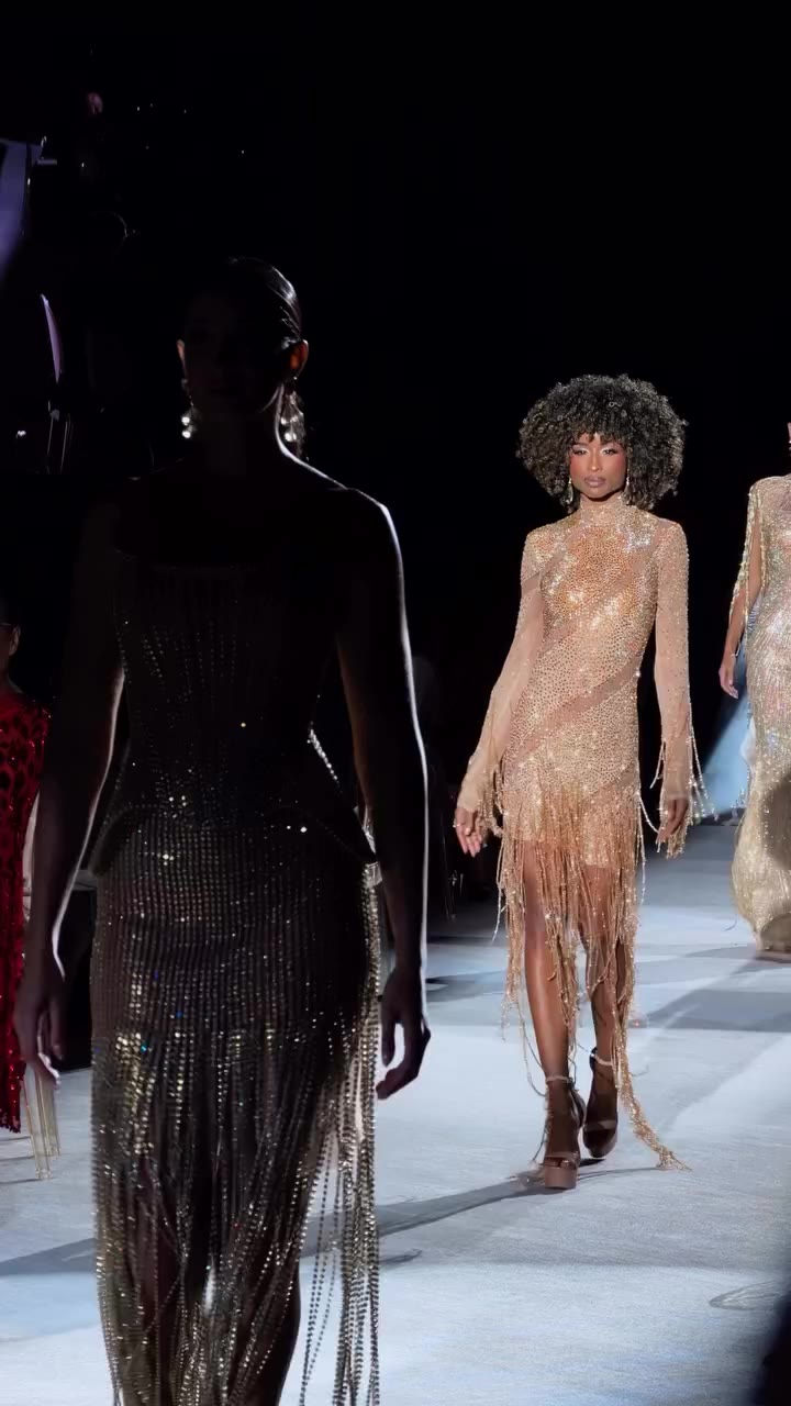Moda que trasciende✨ -• video @danncreator Una noche donde la alta moda, el…