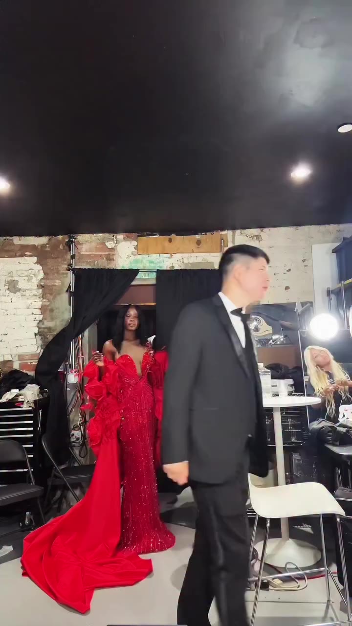 A little commotion for the dress @lazarosanchezdesign at the…