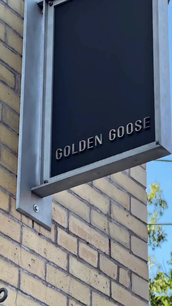 Thank you @goldengoose for this effortlessly stylish look and iconic shoes!…