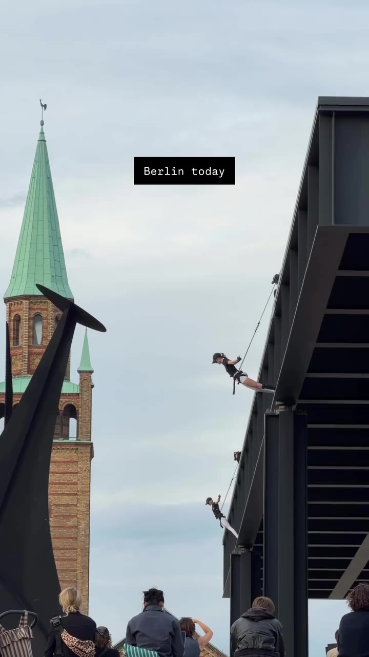 PERFORM! 5 from the terrace of Neue National Gallery ❤️‍🔥…